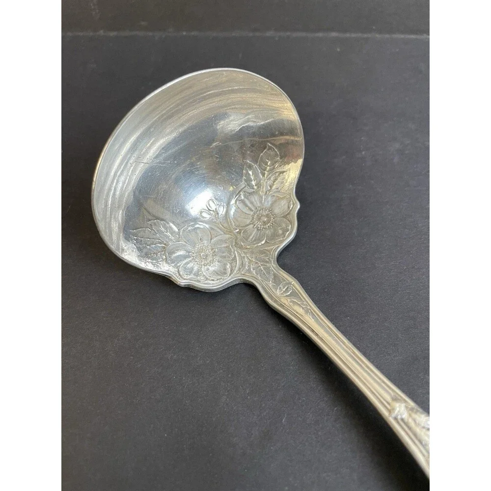 Antique Wallingford Co Silver Plate Gravy Ladle Floral Pattern